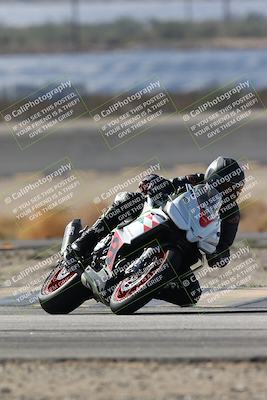 media/Nov-16-2025-Race Pace (Sun) [[8c5fa54630]]/Non Verified Riders (1st 20 Minutes)/1-Turn 14 (10am)/